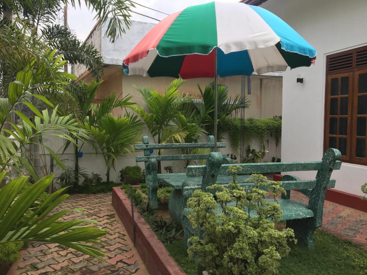 Aa Inn Trincomalee Exterior photo