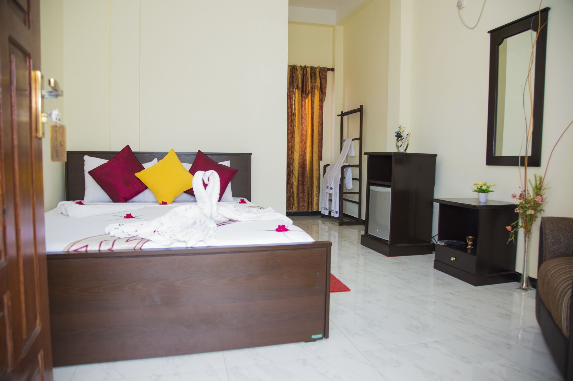 Aa Inn Trincomalee Exterior photo